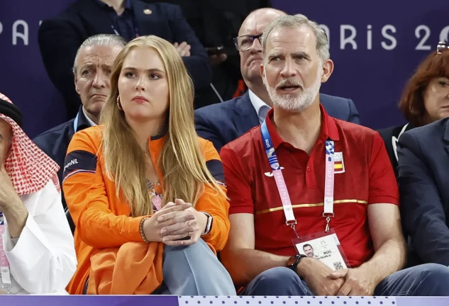 Felipe VI y Amalia de Holanda en las gradas de París 2024. Imagen del Daily Mail.