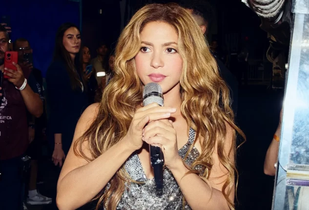 shakira enfadada grabar debajo vestido 2