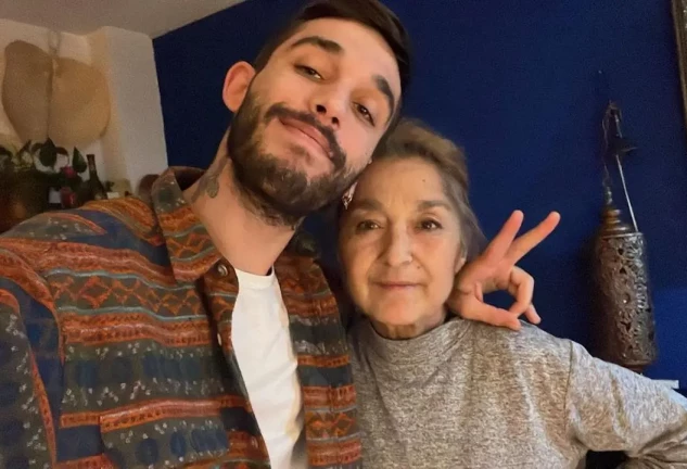 Víctor Elías y su madre.