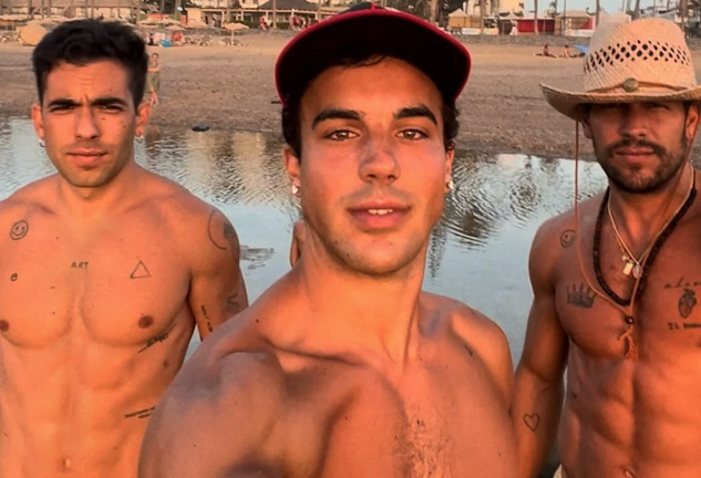 Mario Casas: Las mejores fotos de sus lujosas vacaciones en familia