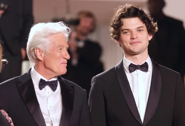 Richard Gere posa con su hijo, Homer, en Cannes.