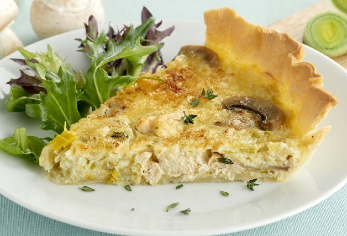 Quiche de pollo, puerros y champiñones