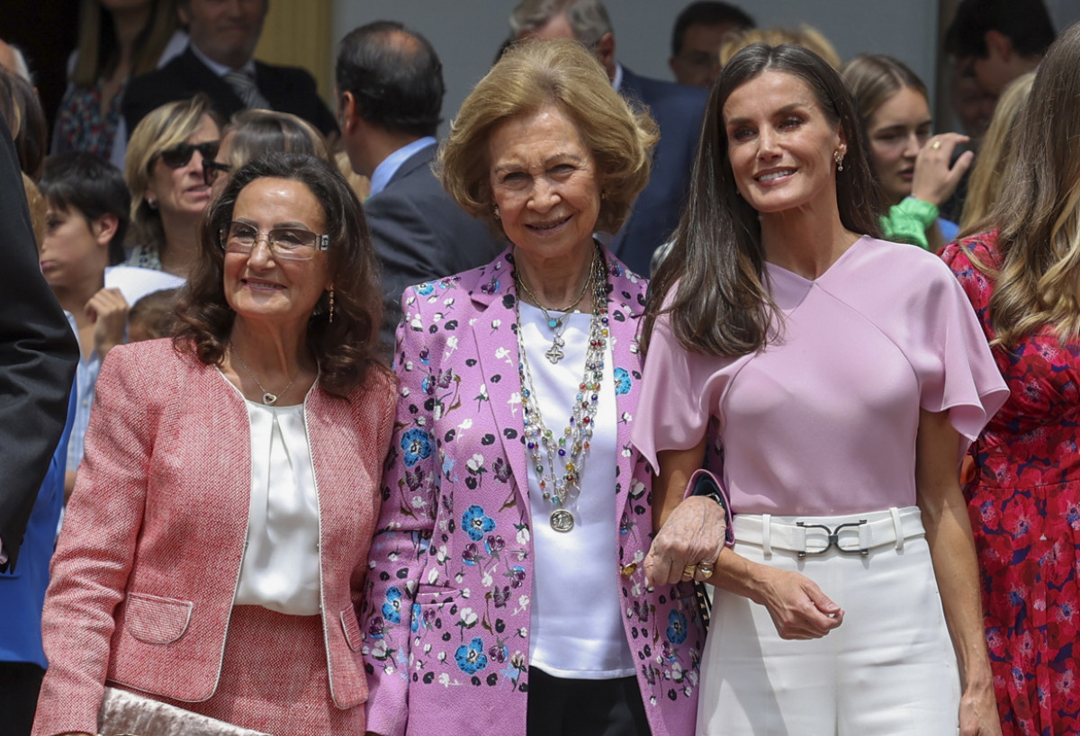 La reina Letizia y su madre, Paloma Rocasolano, muy unidas en su última  aparición juntas