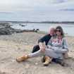 Richard Gere y Alejandra Silva, en la playa.