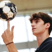 Pablo Urdangarin, con un balón de balonmano.