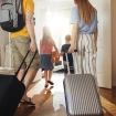 Familia saliendo de vacaciones.