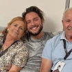 Manuel Carrasco junto a sus padres (Instagram)
