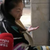 Junko, la viuda de Bernardo Pantoja, en la puerta de su casa. Foto: EP.