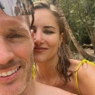 alba carrillo y novio en un selfie