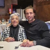 maxi y abuela comiendo juntos portada