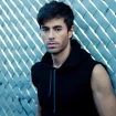 Enrique Iglesias posando portada