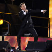 Luis Miguel en el escenario de la plaza de toros de Los Califas durante su primer concierto en Córdoba.