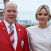 Alberto y Charlene de Monaco ante la Torre Eiffel durante los Juegos Olímpicos de París 2024.