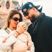 Maluma con su mujer y su hija en Disneylandia.