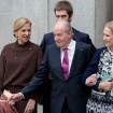 Juan Carlos con las infantas Elena y Cristina y otros miembros de su familia en la boda de Martínez-Almeida.