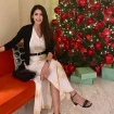 Gabriela Guillén en una imagen de redes con un árbol de Navidad en diciembre de 2023