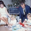 La reina Sofía, el rey Juan Carlos con las infantas Elena y Cristina en Navidad.