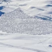 Dibujos en la nieve de Simo Beck, en Francia.