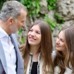 El rey Felipe VI con sus hijas, la princesa Leonor y la infanta Sofía