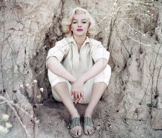 Marilyn Monroe posando