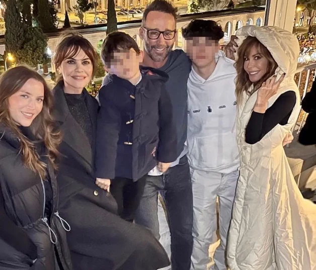 Lara Dibildos con su familia.