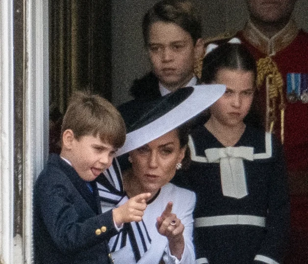 Kate Middleton señalado junto a su hijo