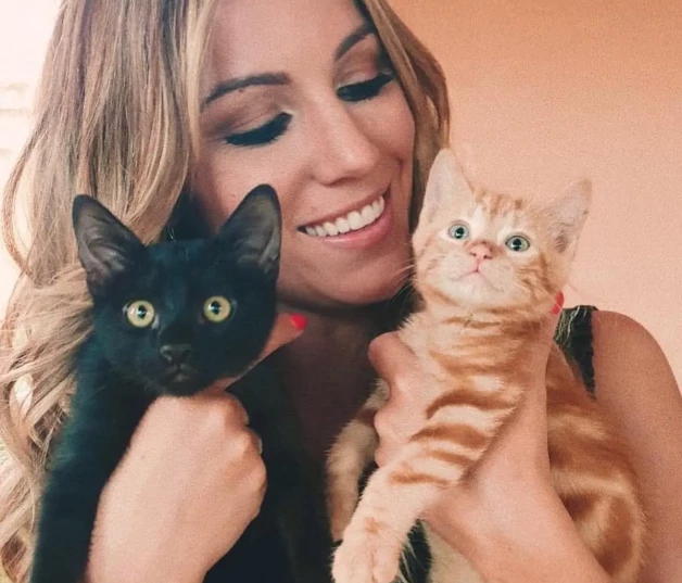 Edurne con sus gatos