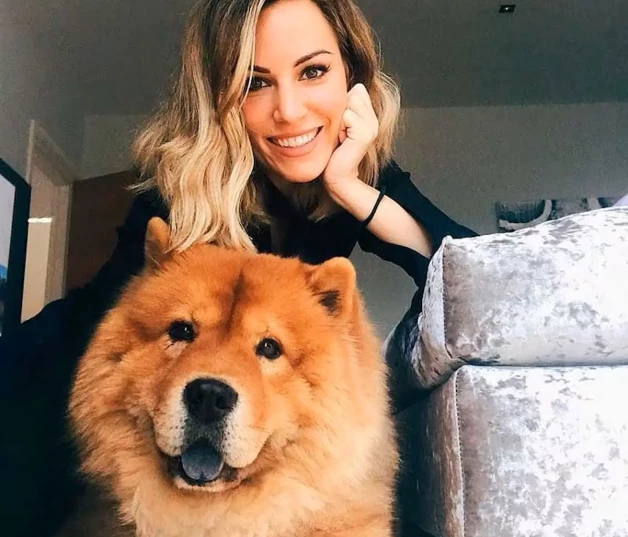 Edurne con su perro