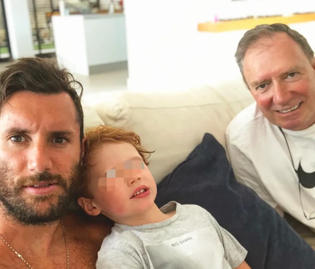 RUDY FERNANDEZ CON PADRE E HIJO-PIXELADA