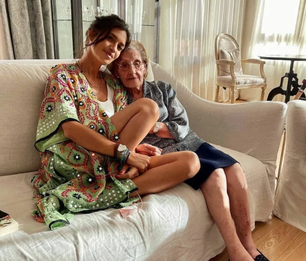 Sara Carbonero con su abuela