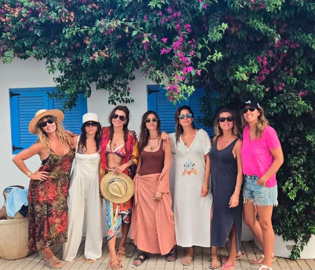 Sara Carbonero con el grupo de amigas con las que se escapó unos días a Almería.