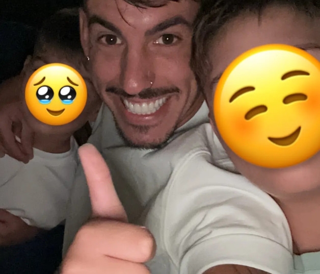 Luitingo con los dos hijos de Jessica Bueno en el cine.