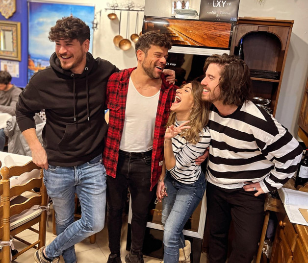 Roi, Cepeda, Ana y Ricky son grandes amigos. @rickymerino