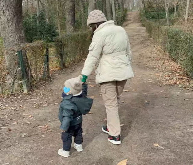 Gabriela Guillén con su hijo