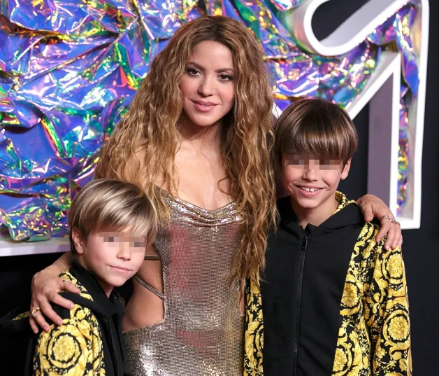 Shakira con sus hijos.