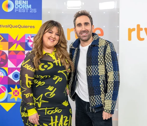 Lalachus junto a Aitor Albizua presentaron 'La noche del Benidorm Fest'.