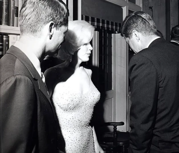 Marilyn Monroe con los hermanos Kennedy.