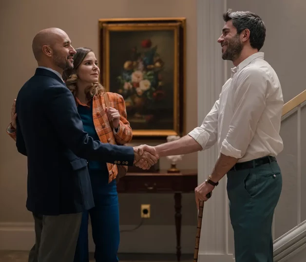 Alain Hernández, Natalia Sánchez y Dani Tatay en una escena de la serie 'Sueños de libertad'.