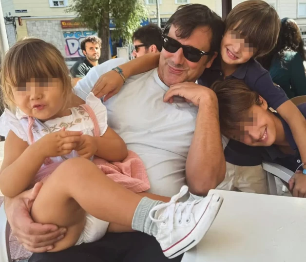 Ion Aramendi con sus hijos