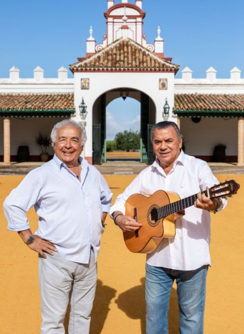 Antonio y Rafael se conocen desde niños y llevan cantando casi 60 años.