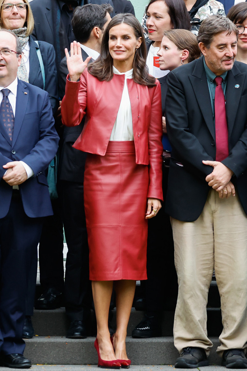 Letizia traje piel rojo