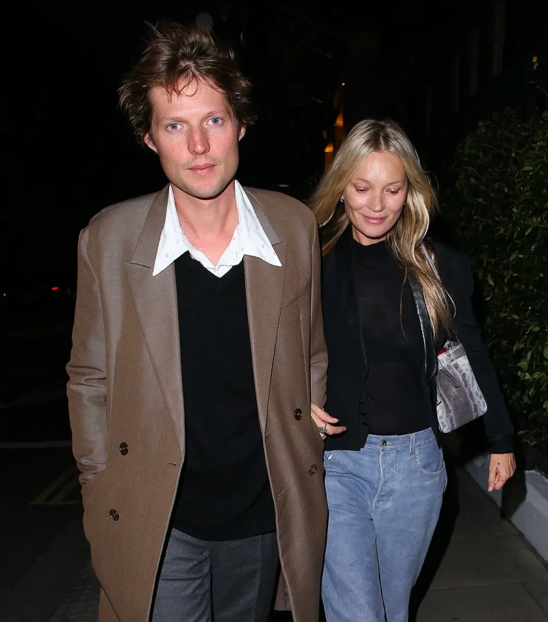 Kate Moss paseando junto a su novio actual, el fotógrafo Nikolai von Bismarck