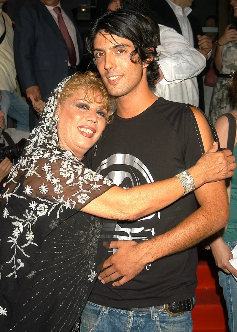 Alejandro Sancho con su madre, la cantante María Jiménez en una foto de archivo.