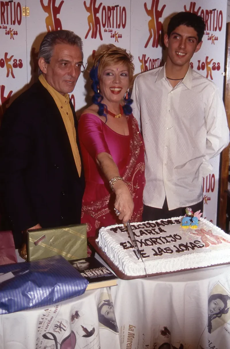 María Jiménez con su hijo Alejandro Sancho y su marido Pepe Sancho.