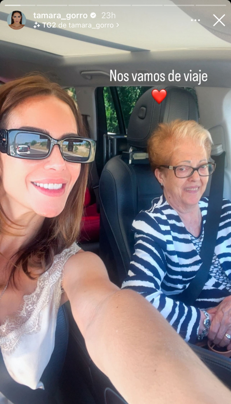 Tamara Gorro posa con su abuela de camino al concierto de Isabel Pantoja en redes sociales