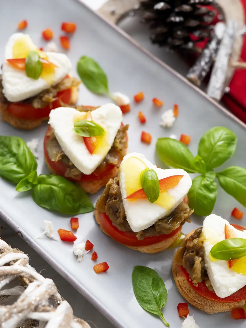 Bocaditos de berenjena asada con mozzarella