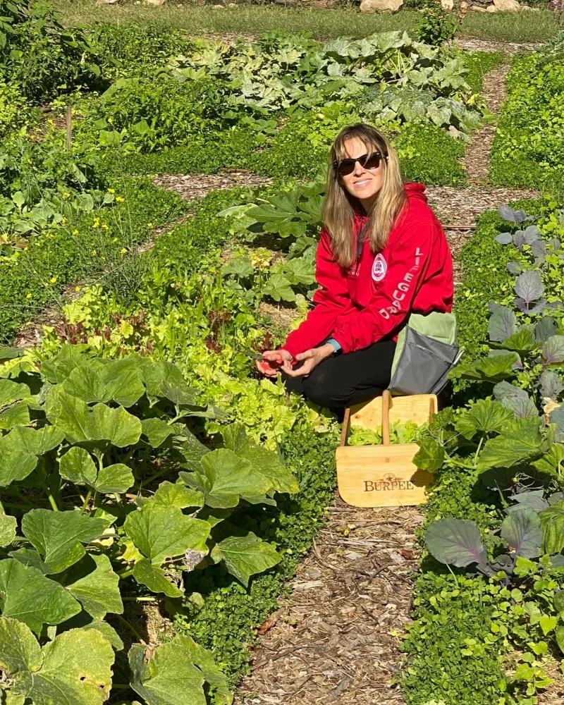 Alejandra Gere en su huerto.