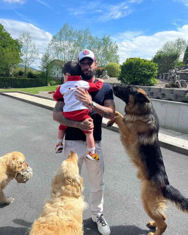 Jota Peleteiro con su hijo Alejandro.