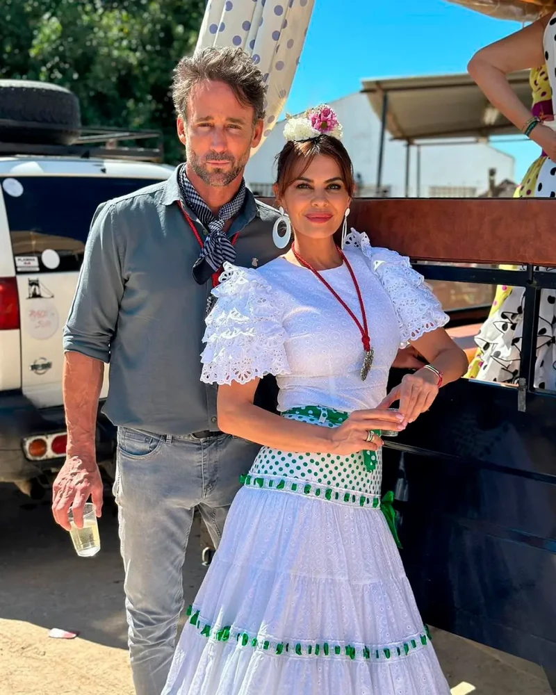 María José Suárez y Álvaro Muñoz Escassi posando juntos.