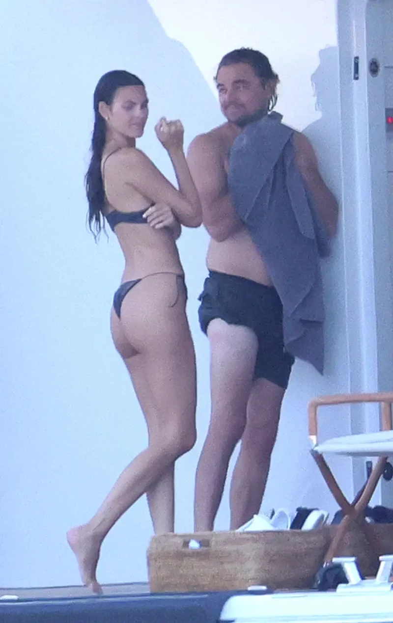 La modelo italiana, Vittoria Ceretti, junto al célebre Leonardo DiCaprio.